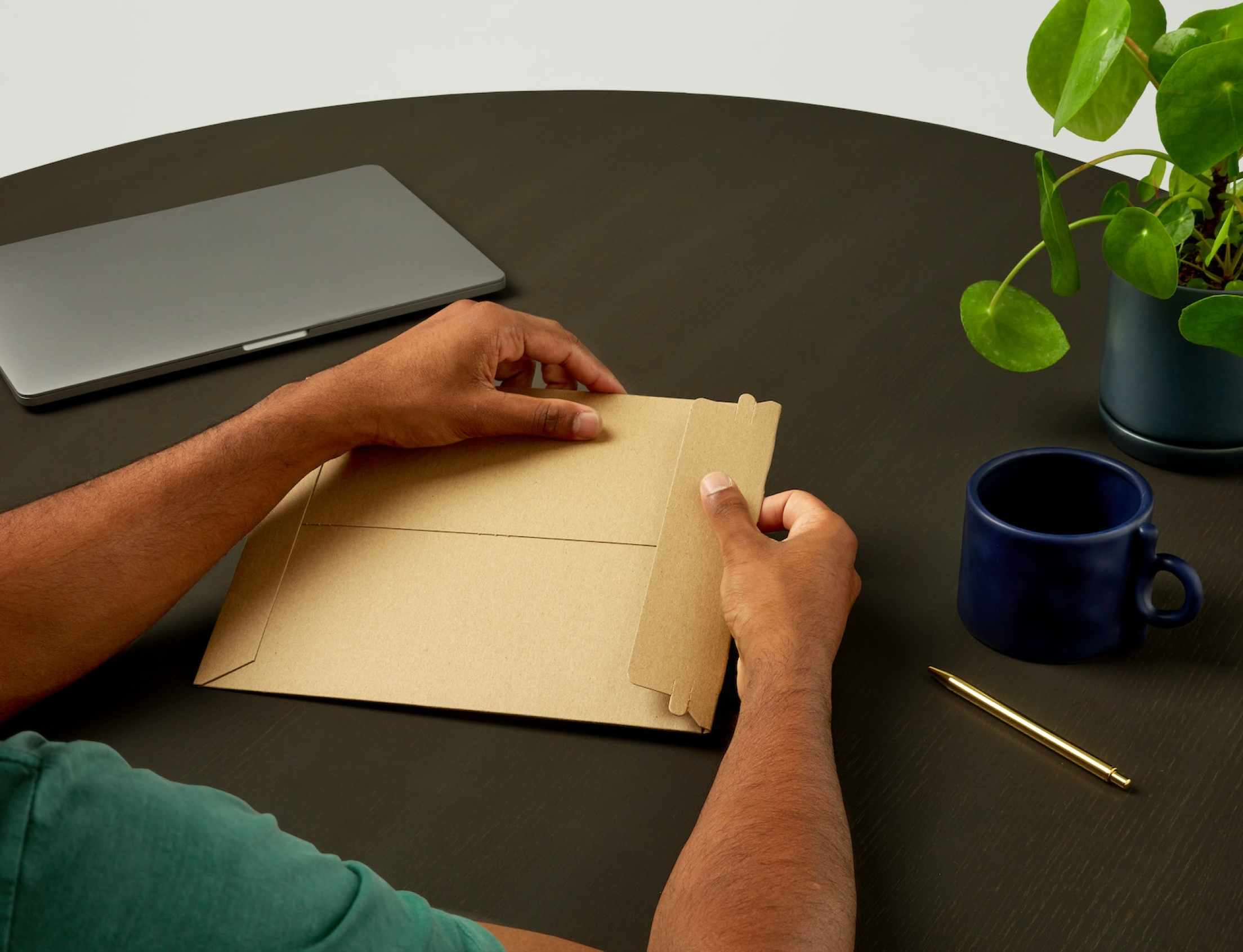 Shuttle Envelopes Custom Shipping Envelopes and Custom Mailers - Canva