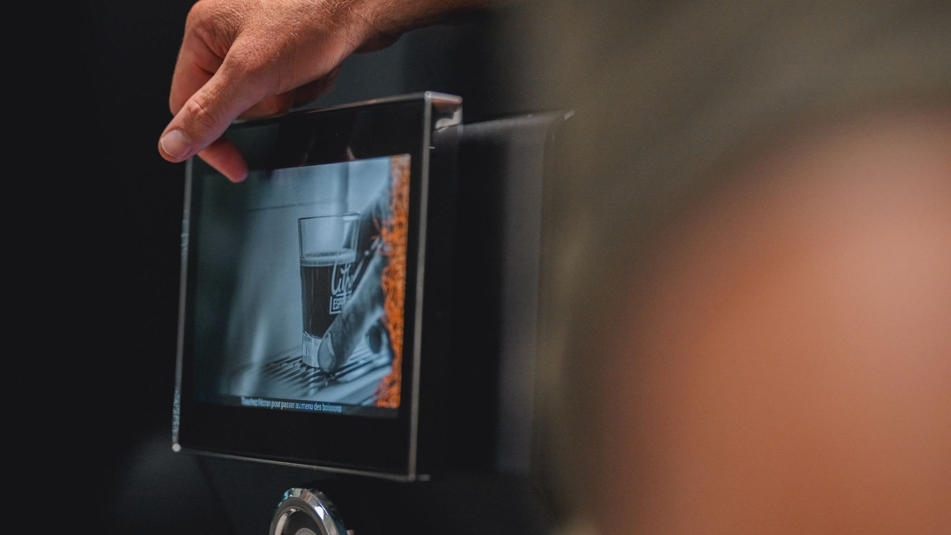 Machine à café Litha Espresso avec vidéo créée sur Canva