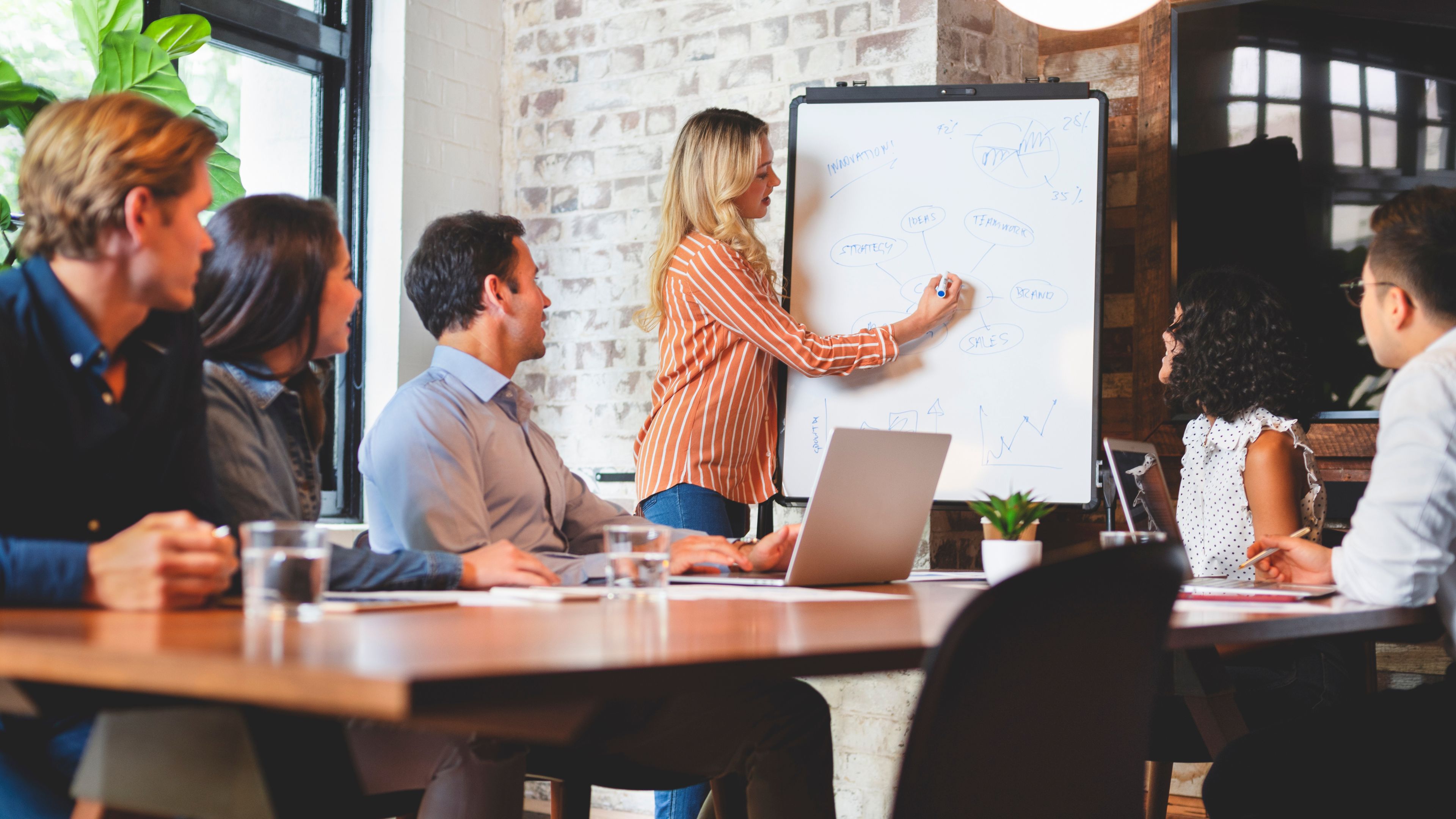 Run amazing team brainstorms with Canva Whiteboards