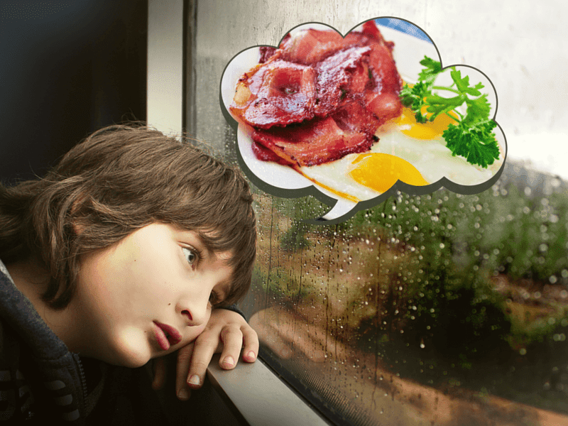 Aggiungere fumetti alle foto Foto di bambino che pensa al cibo con nuvoletta fumetto riempita con immagine