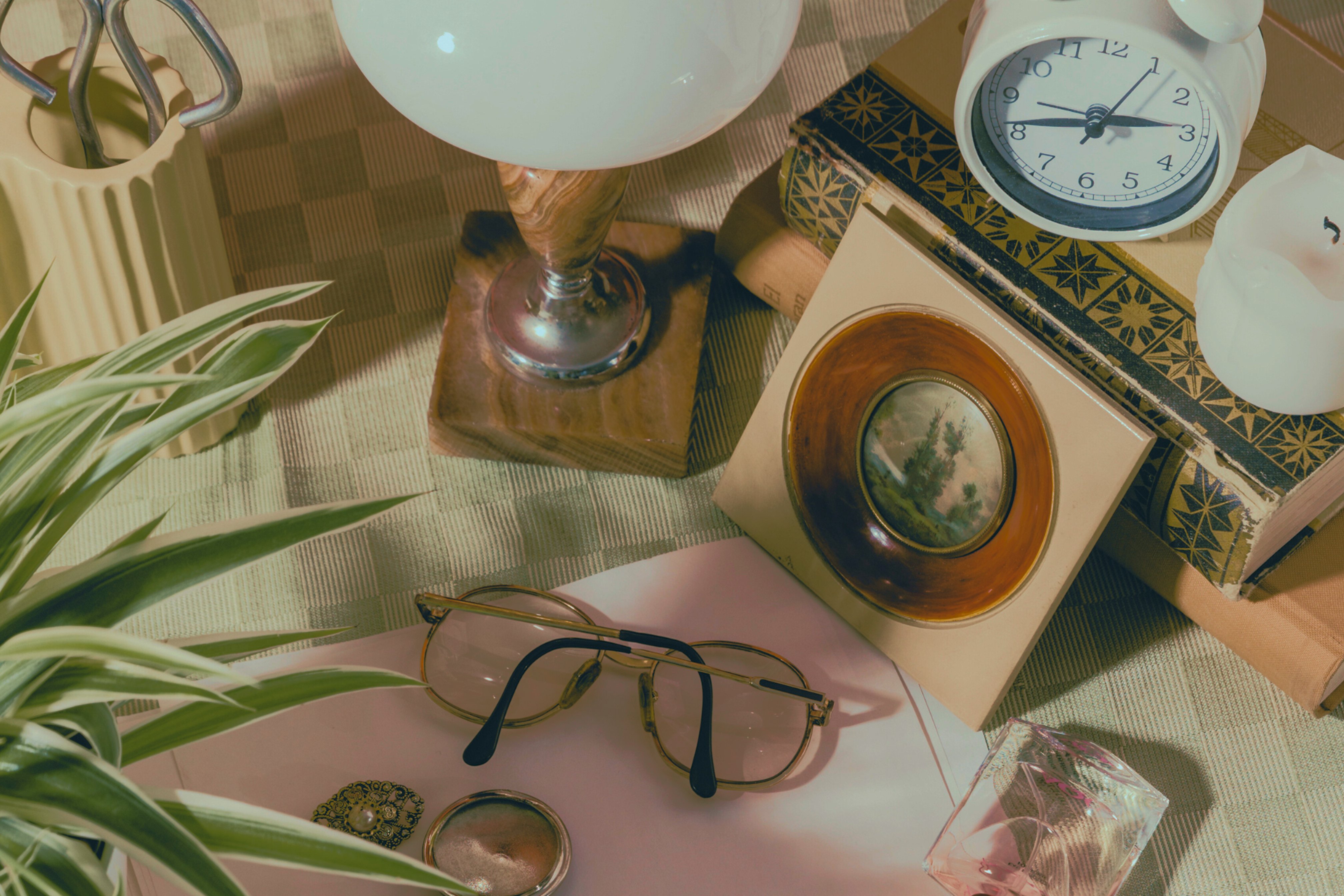 the best aesthetic art styles like minimalist, bohemian, and cyberpunk to transform your home decor and digital creations effortlessly.