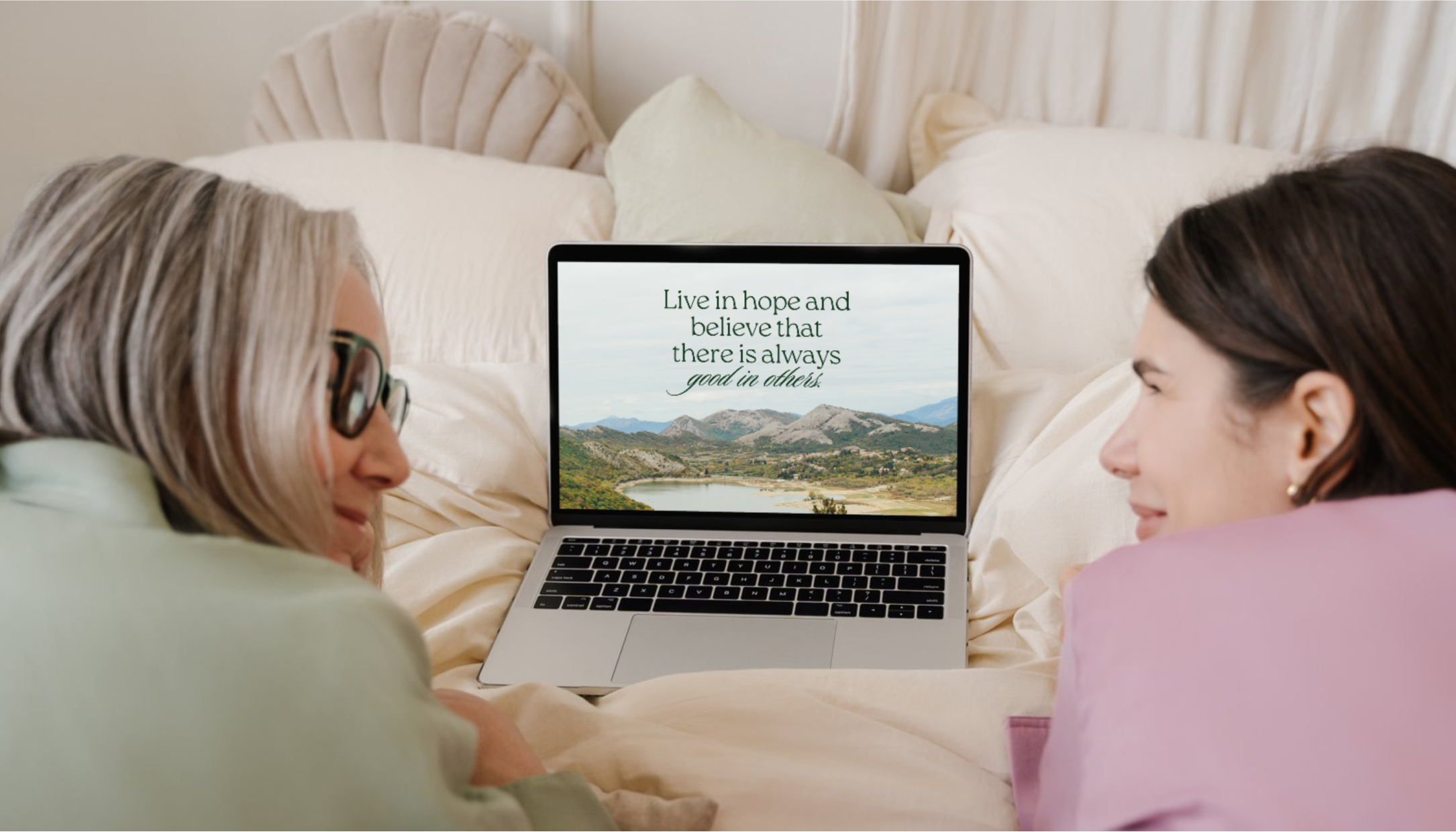 Crea PC mockup su Canva Anteprima mockup Mac e PC