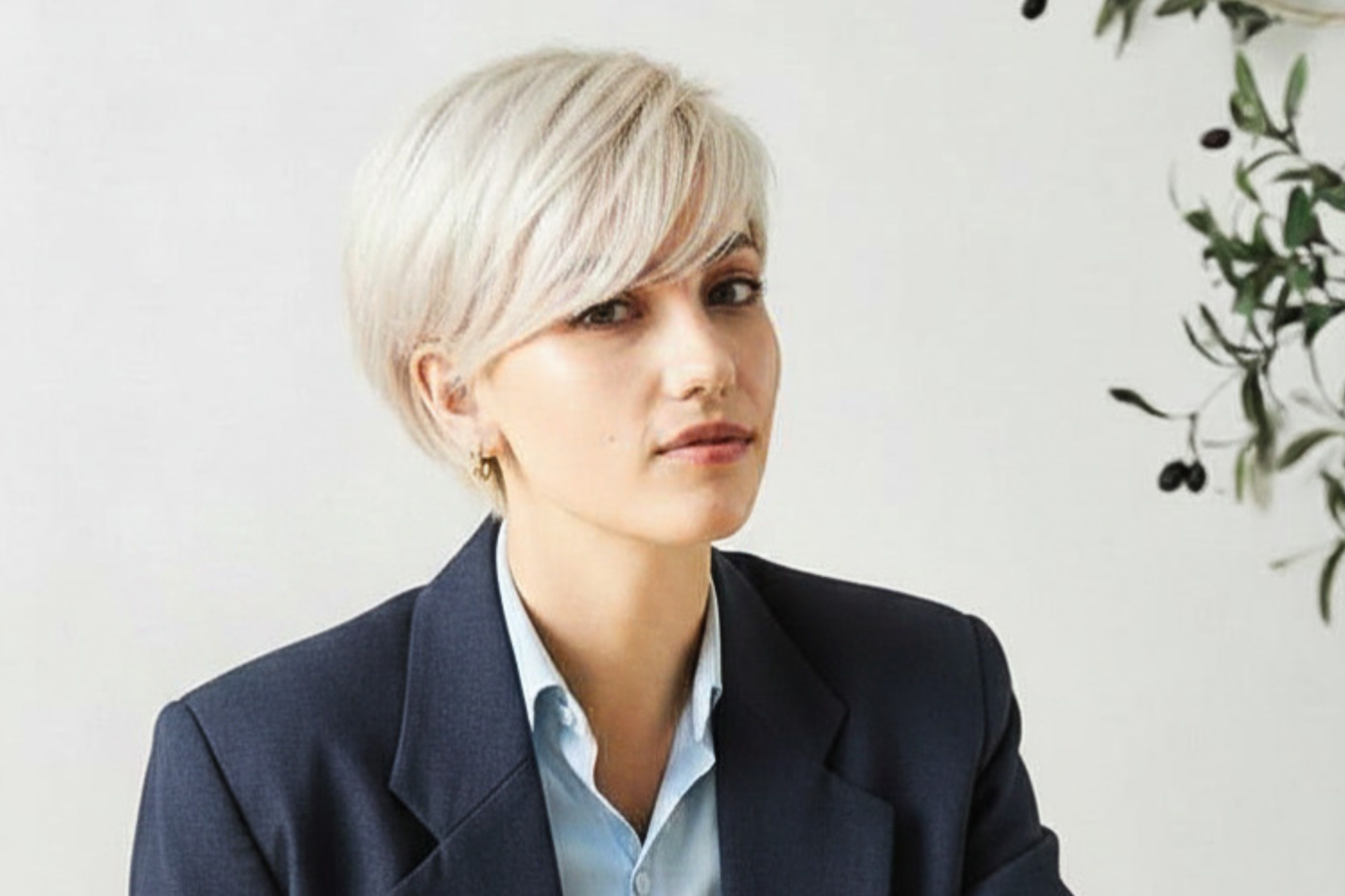 Canva ofrece un diagnóstico de peinado gratuito para ayudarte a encontrar el look perfecto. Referencia visual de la herramienta de Canva "HairChanger".