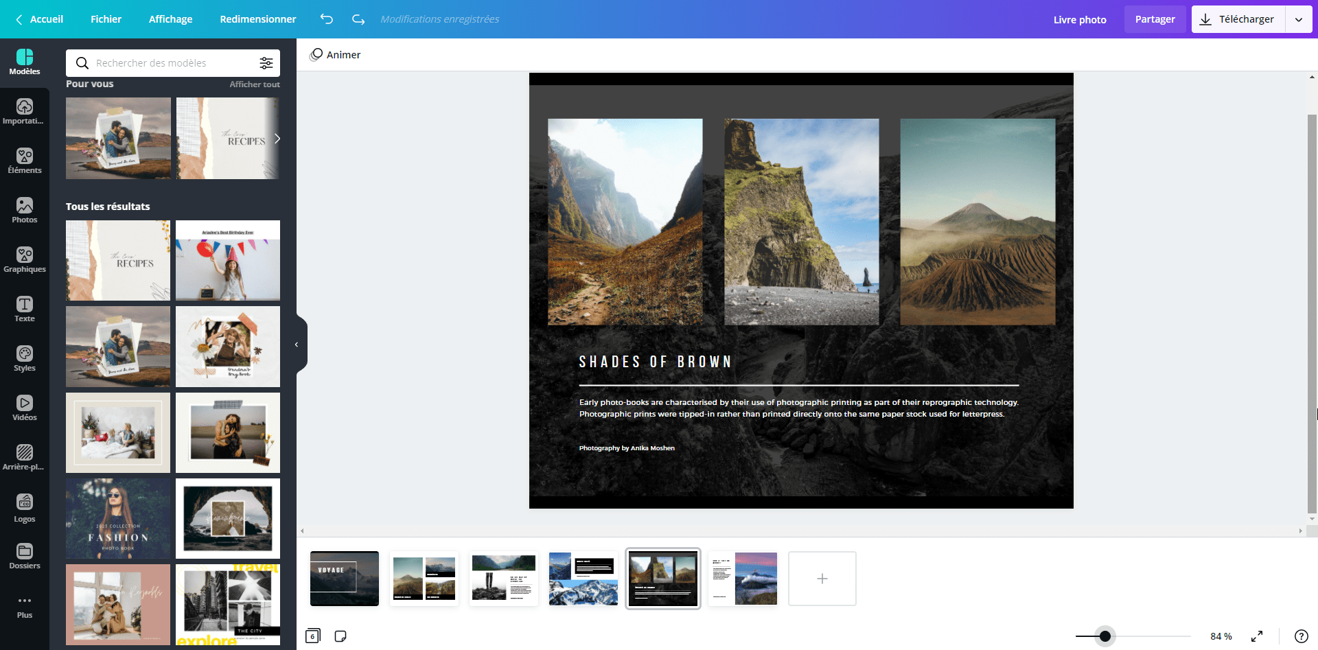 Outil pour créer un album photo de Canva ouvert sur un design d'album photo avec plusieurs modèles différents disponibles dans la barre latérale Outil pour créer un album photo de Canva ouvert sur un design d'album photo avec plusieurs modèles différents disponibles dans la barre latérale