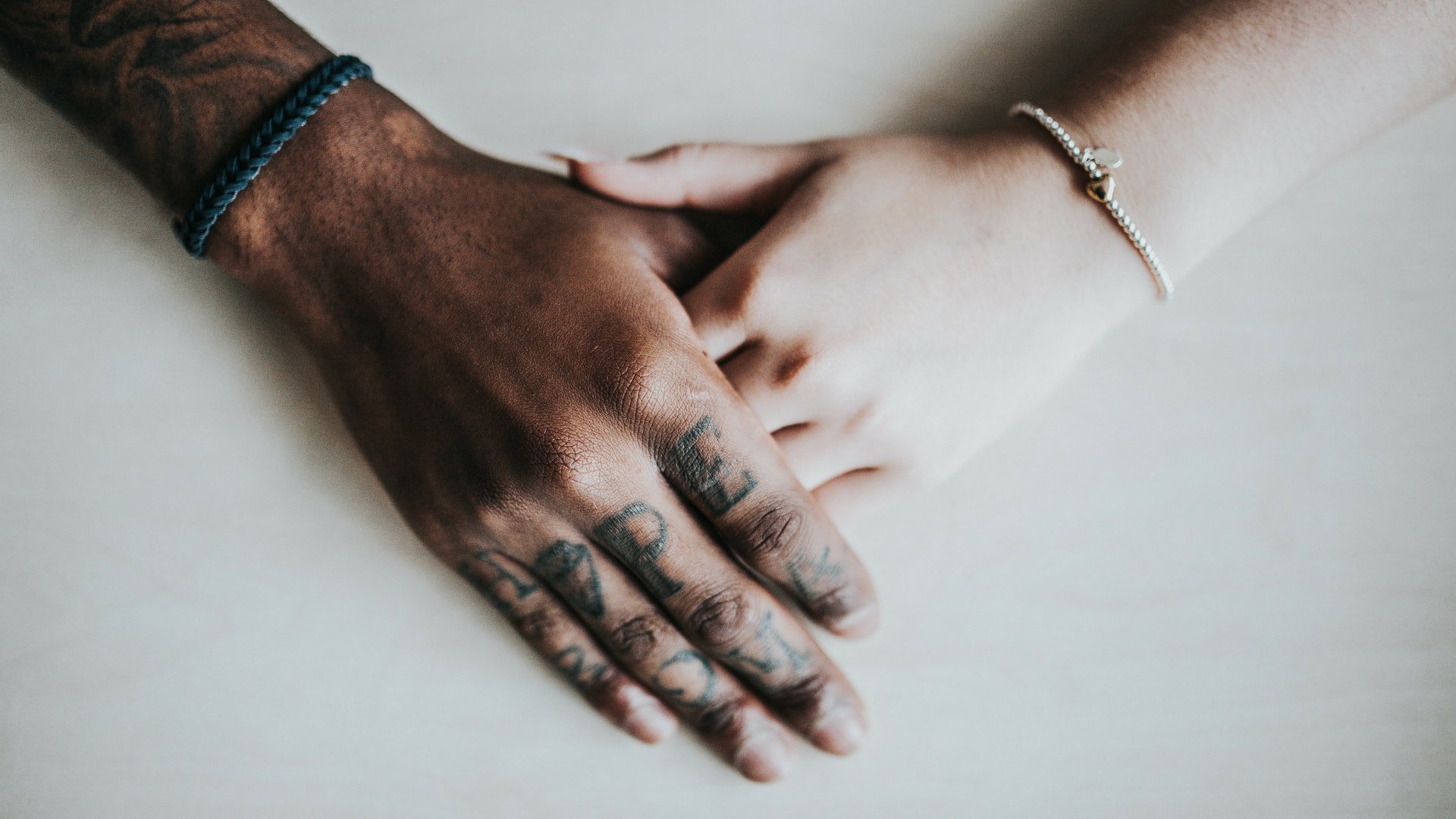 photoshoot-ideas-capture-couples-love