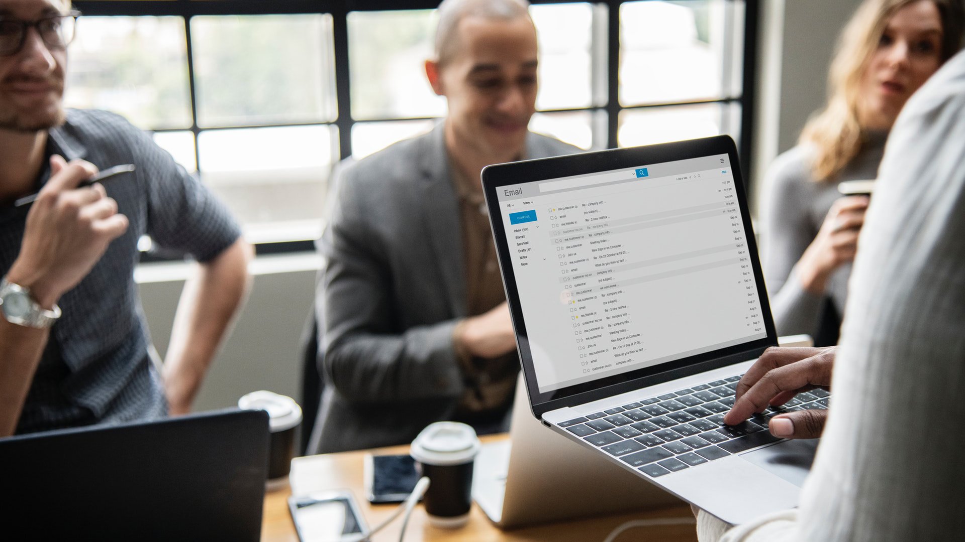 email marketing khách sạn