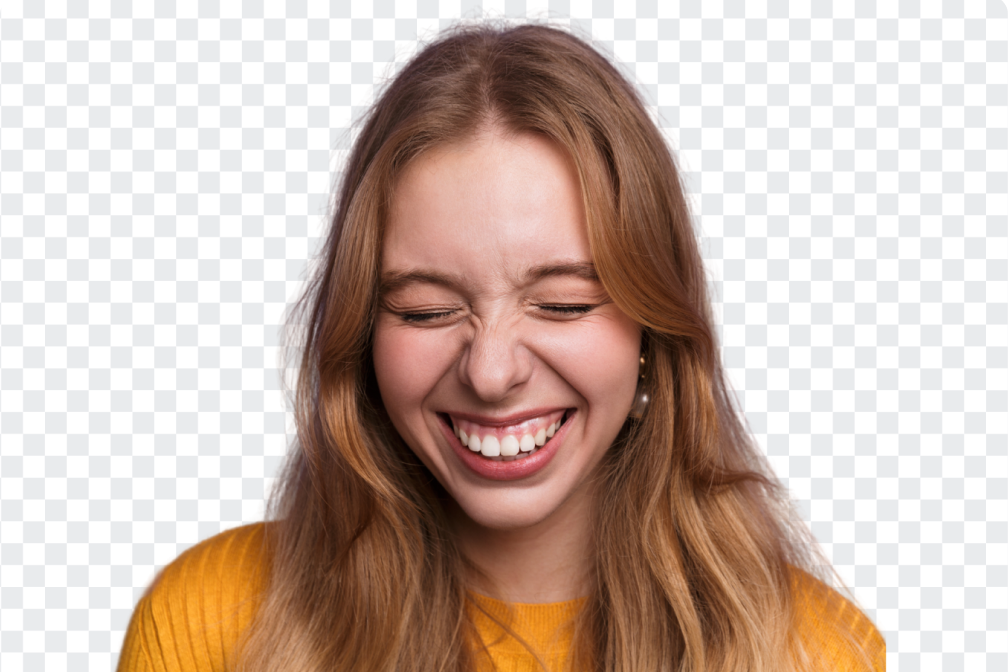 Exemple d’avant-après sur une photo de femme souriante dont on a supprimé l’arrière-plan de l’image Exemple d’avant-après sur une photo de femme souriante dont on a supprimé l’arrière-plan de l’image