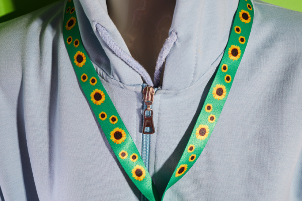 Desain lanyard custom Canva