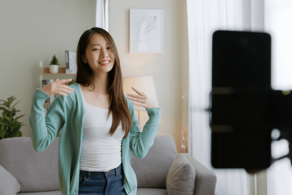 【2025年最新】TikTokで収益化を目指す！報酬を得る方法や条件、成功のコツを解説