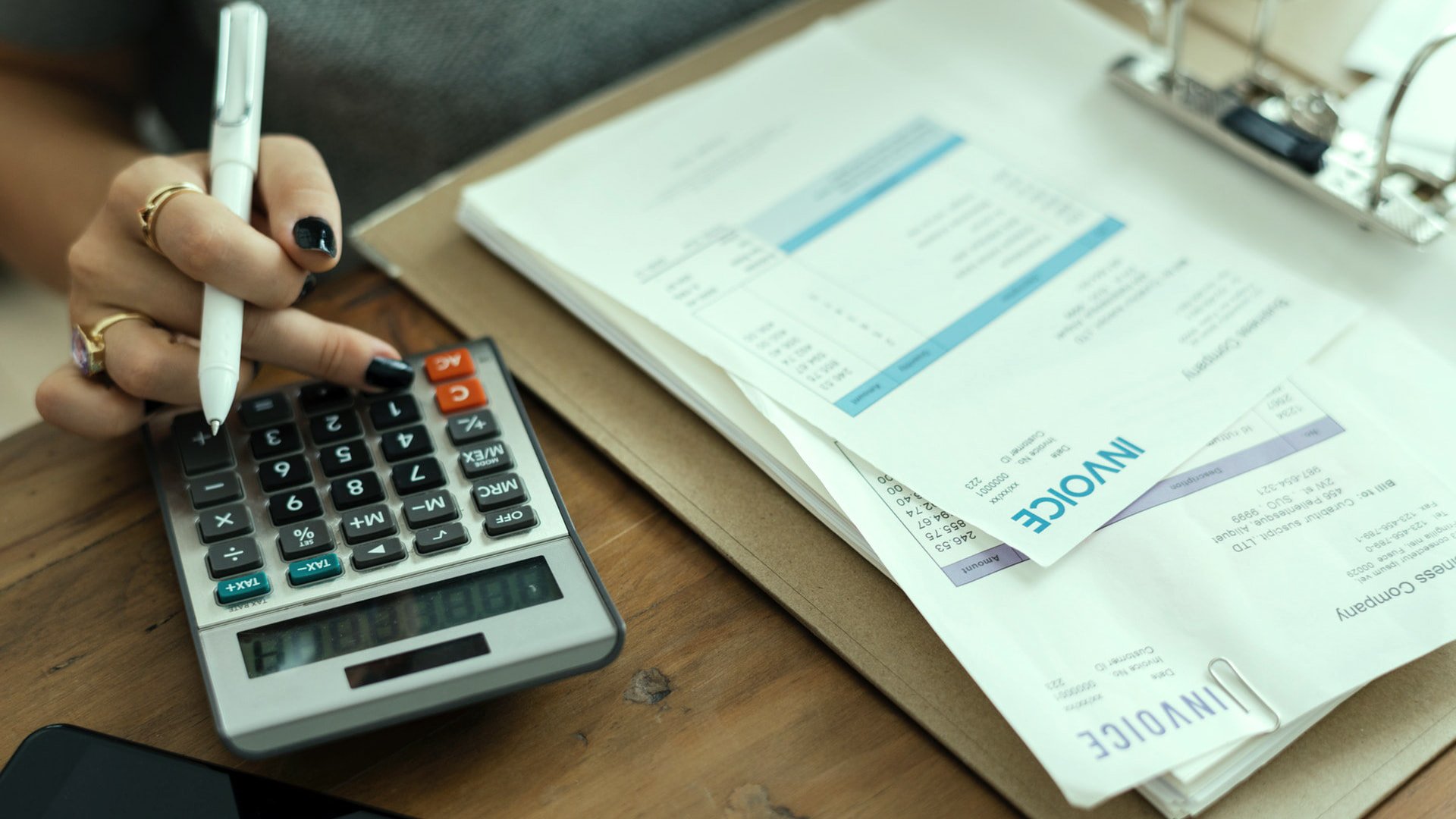invoice-design-with-samples-featured-image