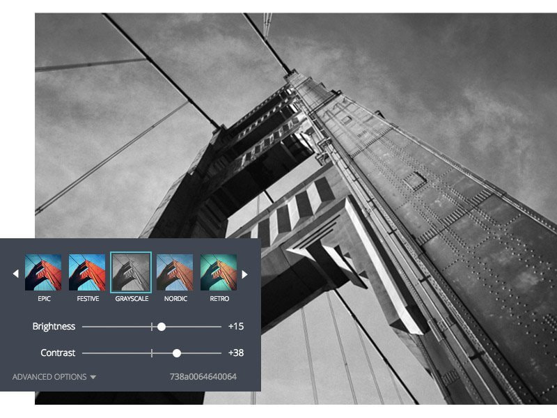 Photo de pont en noir et blanc en cours de retouche sur Canva Photo de pont en noir et blanc en cours de retouche sur Canva